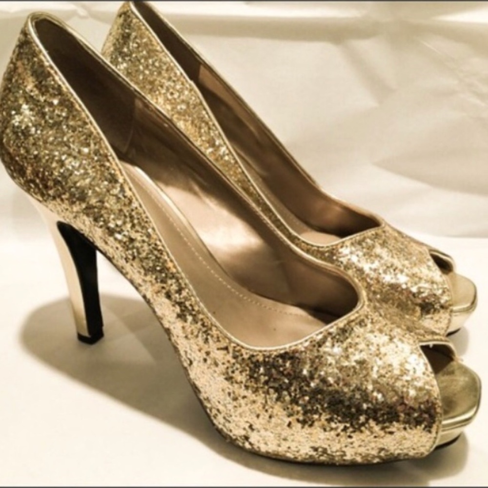 🌹Nine West gold peep toe heels